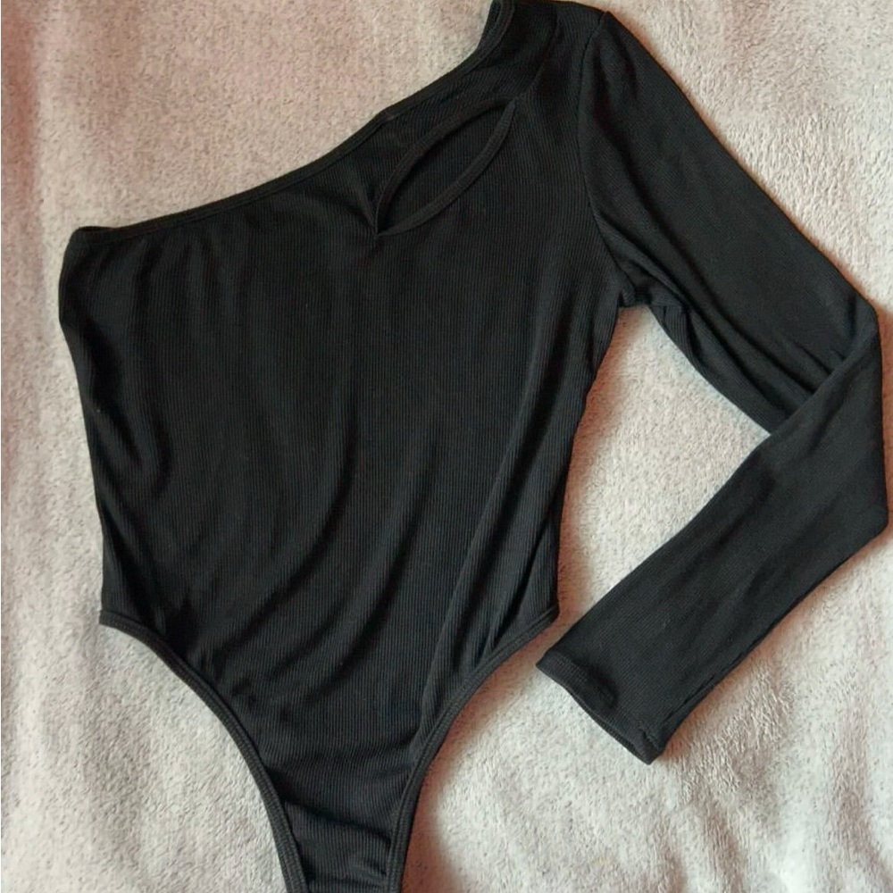 Black One-Shoulder Bodysuit